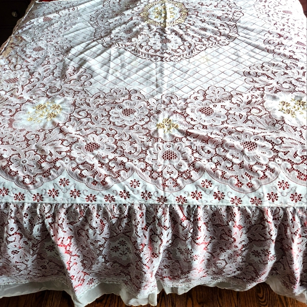 Vintage Queen size elegant lace bedspread